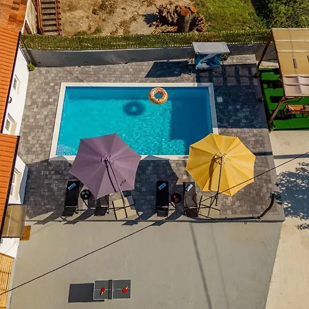 Mia Villa *